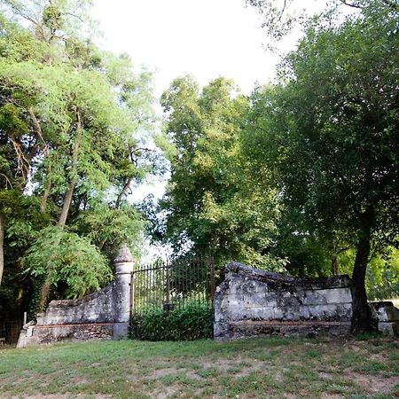 Bed and Breakfast Le Logis Du Pressoir Chambre D'Hotes Bed & Breakfast In Beautiful 18Th Century Estate In The Heart Of The Loire Valley With Heated Pool And Extensive Grounds à Les Bois-d'Anjou Extérieur photo